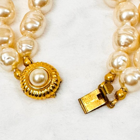 Vintage Talbots Knotted Glass Pearl Bracelet w/Fancy Clasp - Picture 2 of 5